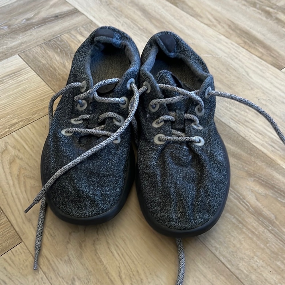 Dark grey/charcoal Great used condition. Mens 11.